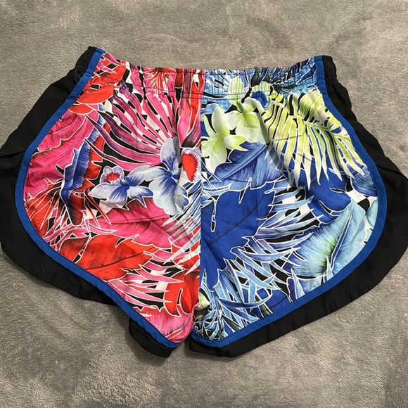 Nike- Drawstring shorts - size medium - Picture 4 of 4